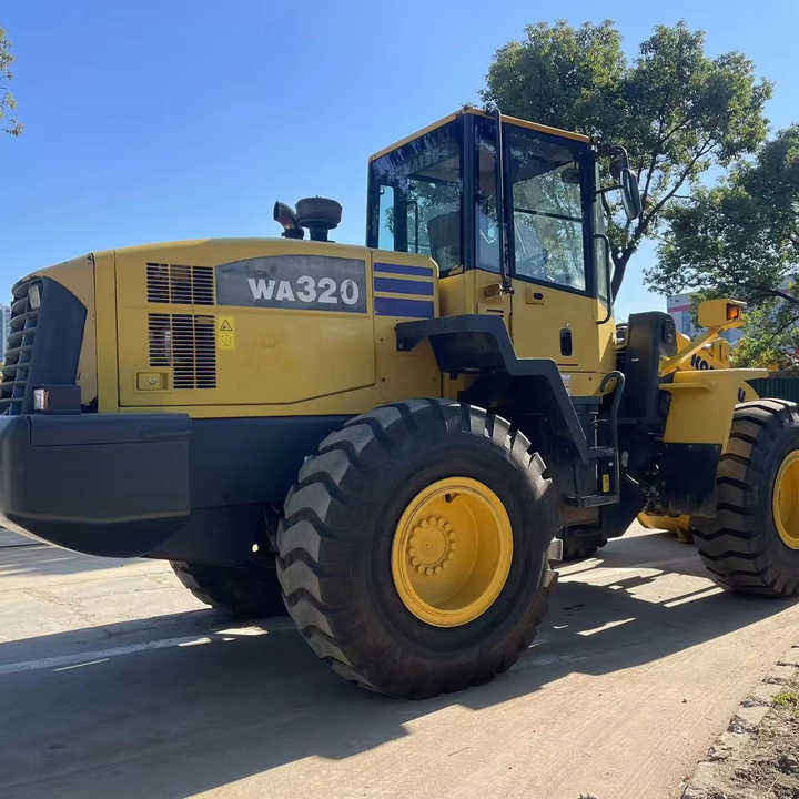 Used komatsu Wa320-5 Wheel Loader Second Hand Machine Popular Brand komatsu Hydraulic Machinery - Chargeuse sur pneus: photos 1 Used komatsu Wa320-5 Wheel Loader Second Hand Machine Popular Brand komatsu Hydraulic Machinery - Chargeuse sur pneus: photos 1