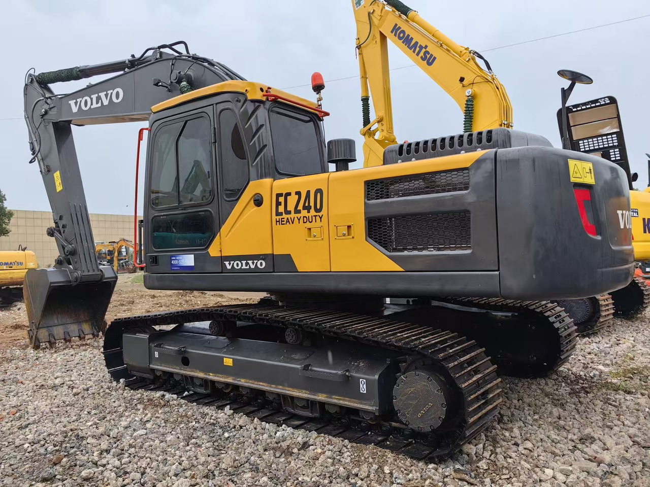 Volvo ec240 - Pelle sur chenille: photos 5 Volvo ec240 - Pelle sur chenille: photos 5