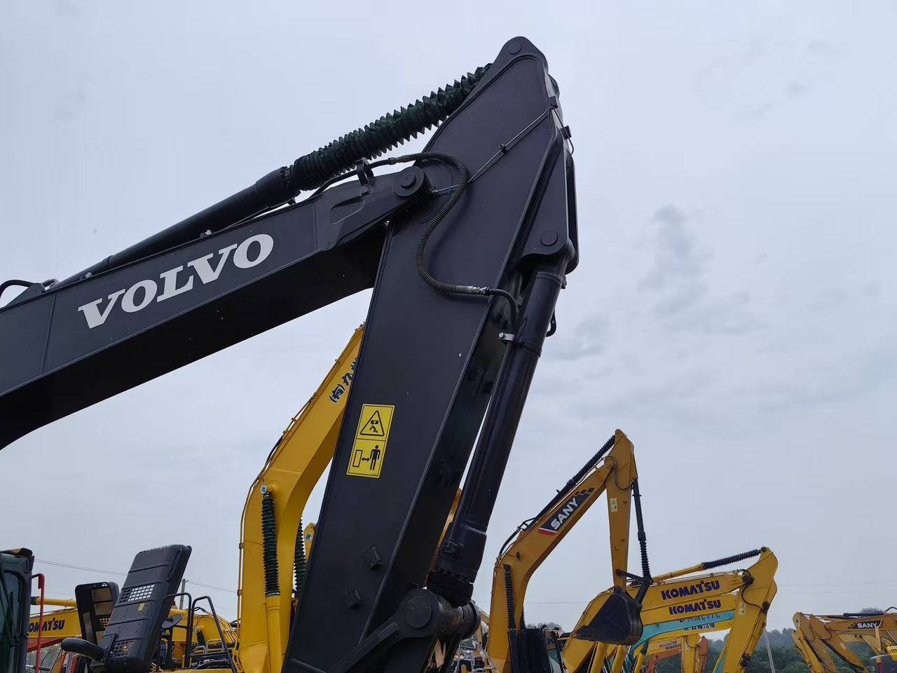 Volvo ec240 - Pelle sur chenille: photos 2 Volvo ec240 - Pelle sur chenille: photos 2