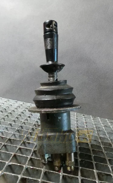 Case 1088 P4743324M - Valve hydraulique pour Engins de chantier: photos 1 Case 1088 P4743324M - Valve hydraulique pour Engins de chantier: photos 1