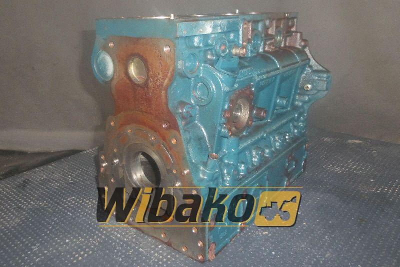 Crankcase for engine Kubota V3300 1C010-01010 - Carter pour Engins de chantier: photos 1 Crankcase for engine Kubota V3300 1C010-01010 - Carter pour Engins de chantier: photos 1