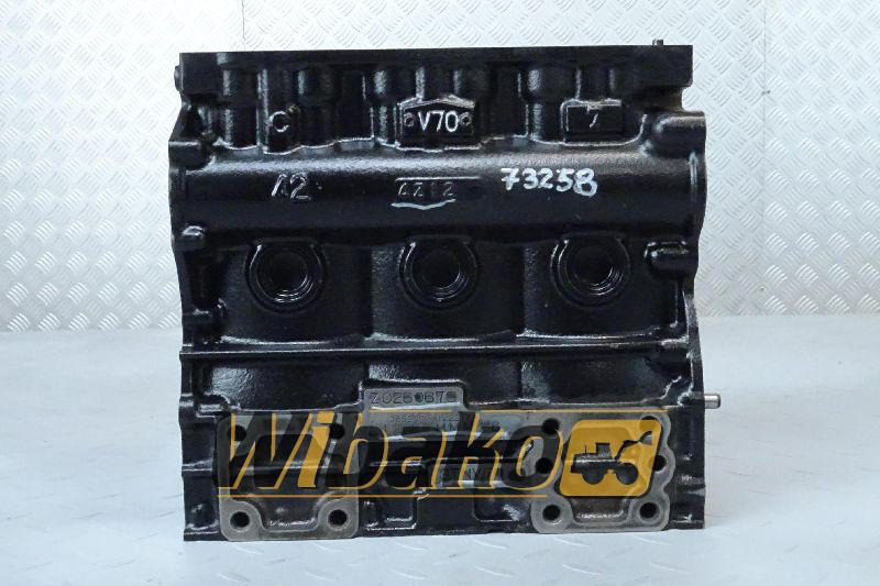 Crankcase for engine Yanmar 3TNV70 4Z12 - Carter pour Engins de chantier: photos 1 Crankcase for engine Yanmar 3TNV70 4Z12 - Carter pour Engins de chantier: photos 1