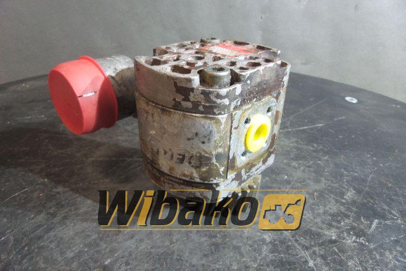 Gear pump Poclain 80970737 0943593 - Pompe hydraulique pour Engins de chantier: photos 1 Gear pump Poclain 80970737 0943593 - Pompe hydraulique pour Engins de chantier: photos 1