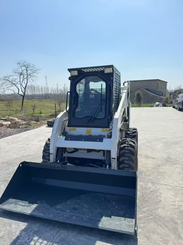 BOBCAT S180 - Mini chargeuse: photos 5 BOBCAT S180 - Mini chargeuse: photos 5