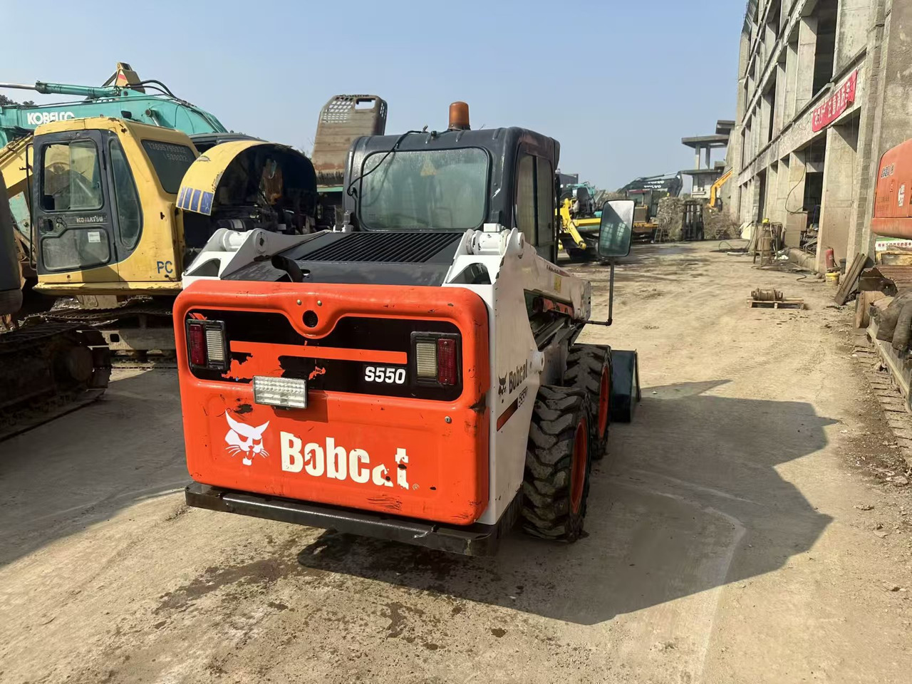 BOBCAT S550 - Chargeuse sur pneus: photos 4 BOBCAT S550 - Chargeuse sur pneus: photos 4