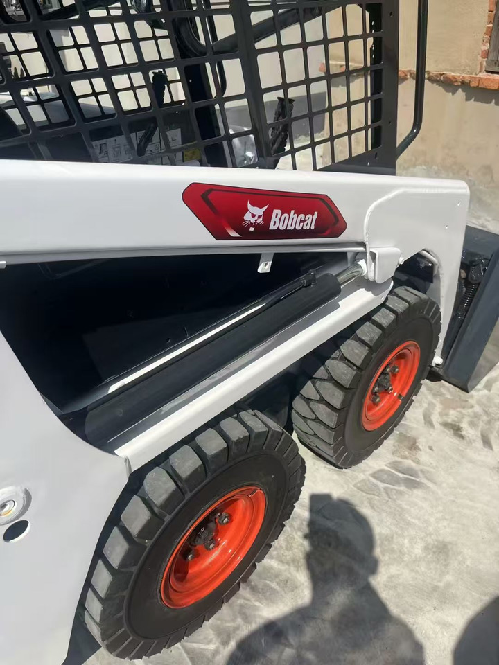BOBCAT S730 - Chargeuse sur pneus: photos 4 BOBCAT S730 - Chargeuse sur pneus: photos 4