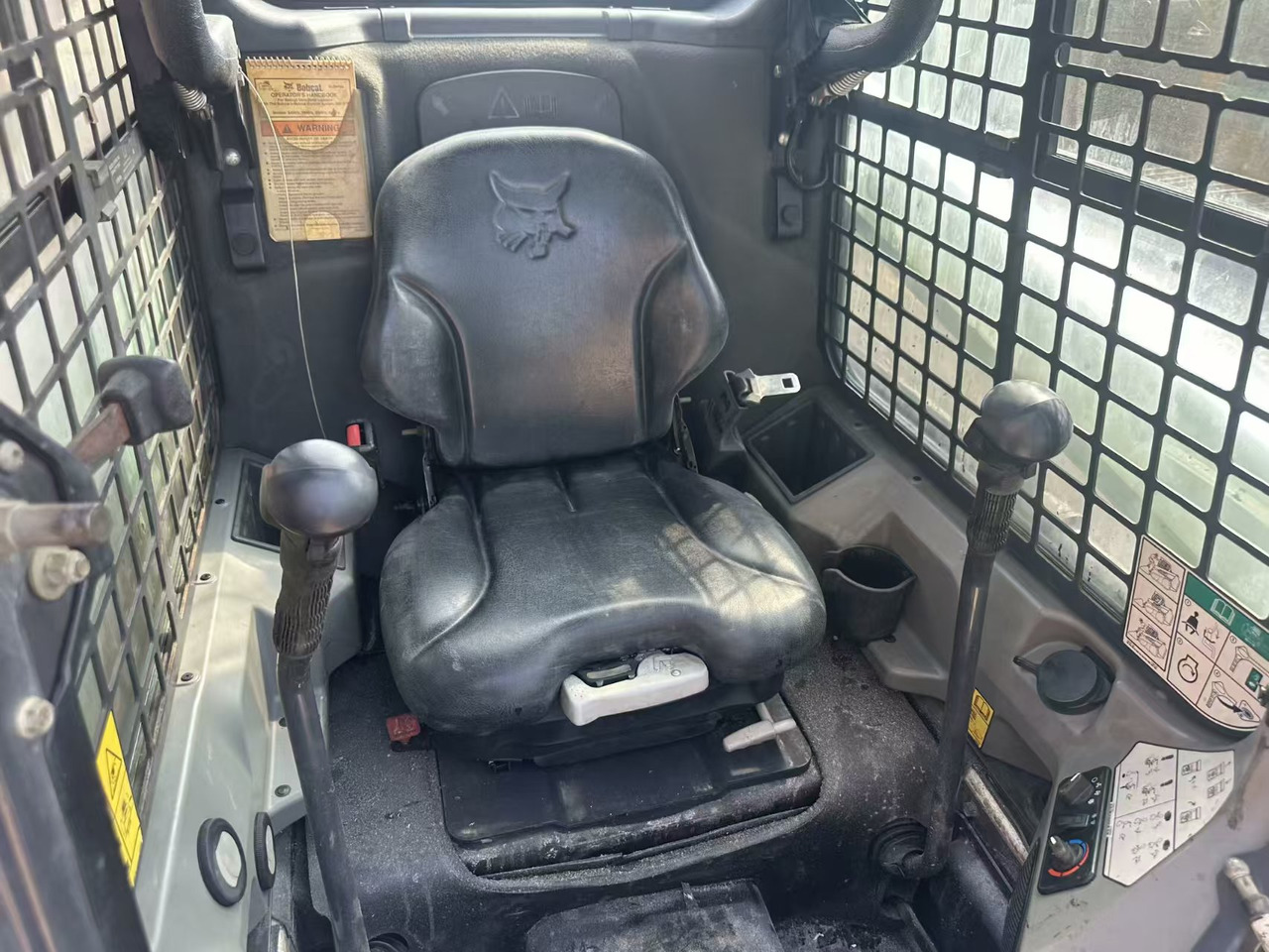 BOBCAT s550 - Chargeuse sur pneus: photos 2 BOBCAT s550 - Chargeuse sur pneus: photos 2