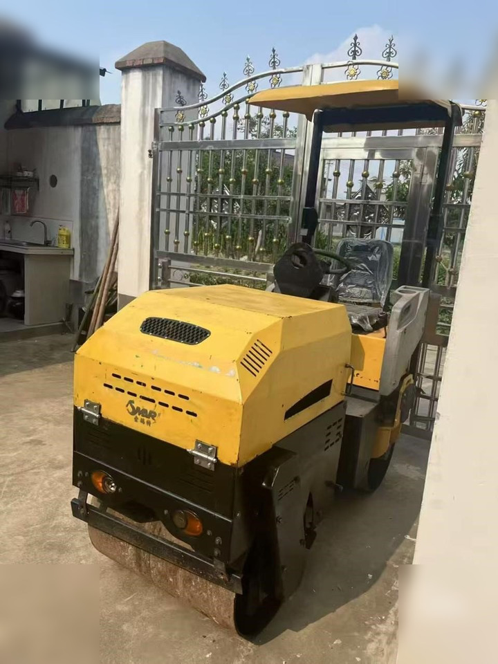 BOMAG BW80AD-3 - Compacteur: photos 4 BOMAG BW80AD-3 - Compacteur: photos 4