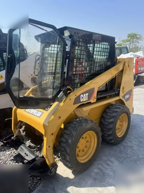 CATERPILLAR 226B3 - Mini chargeuse: photos 1 CATERPILLAR 226B3 - Mini chargeuse: photos 1