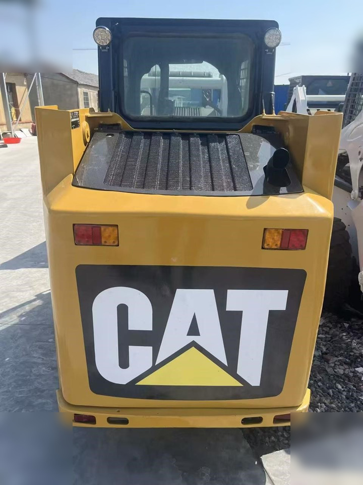 CATERPILLAR 226B3 - Mini chargeuse: photos 5 CATERPILLAR 226B3 - Mini chargeuse: photos 5