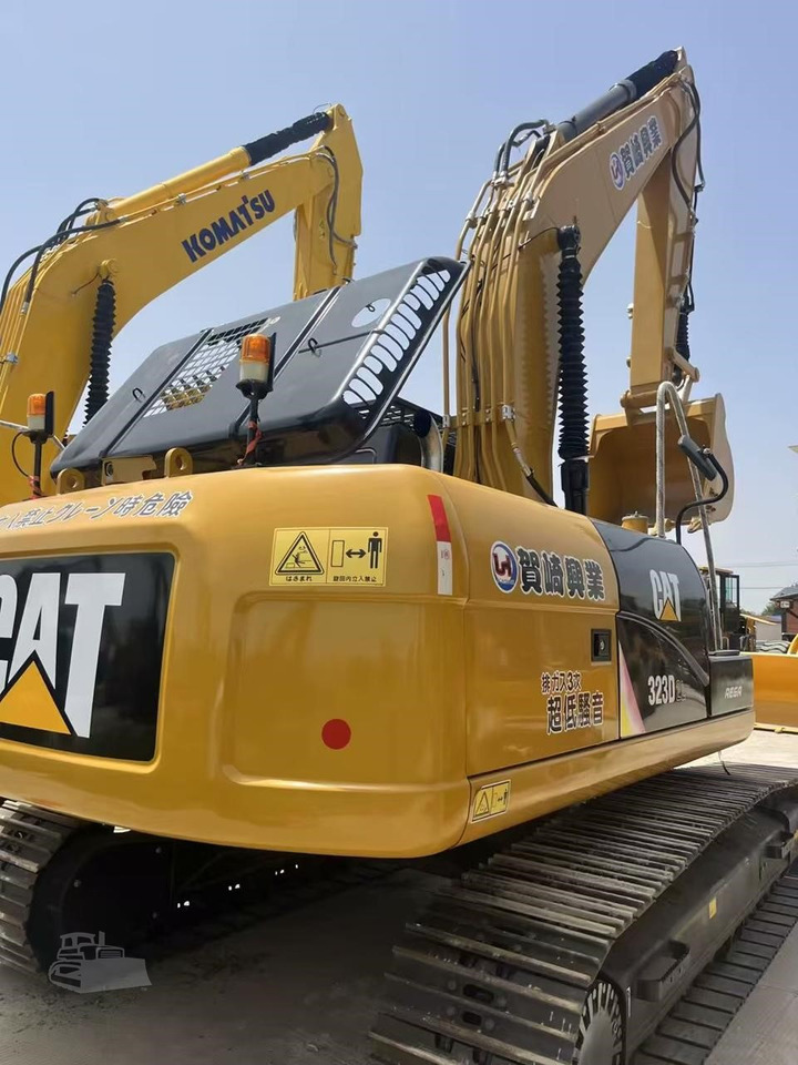 CATERPILLAR 323D2 - Pelle sur chenille: photos 5 CATERPILLAR 323D2 - Pelle sur chenille: photos 5