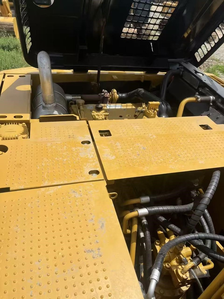 CATERPILLAR 323D2 - Pelle sur chenille: photos 4 CATERPILLAR 323D2 - Pelle sur chenille: photos 4