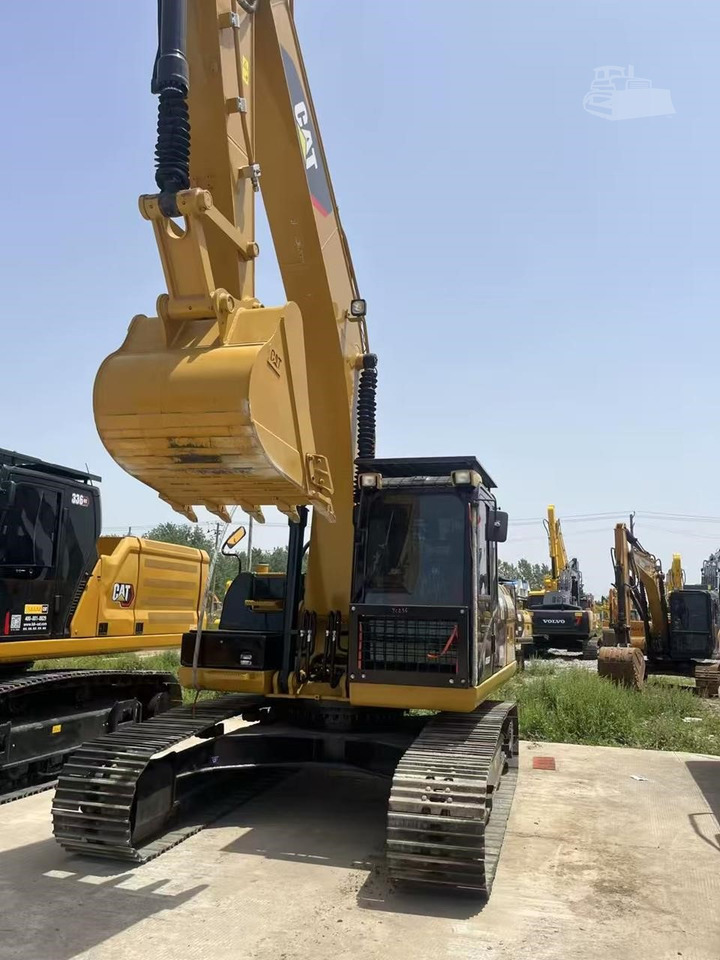 CATERPILLAR 323D2 - Pelle sur chenille: photos 1 CATERPILLAR 323D2 - Pelle sur chenille: photos 1