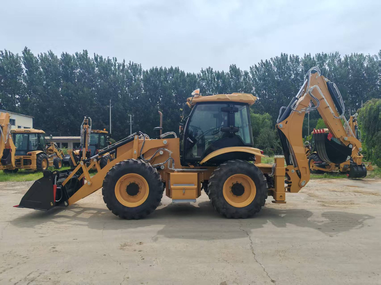 CATERPILLAR 4CX - Pelle sur pneus: photos 3 CATERPILLAR 4CX - Pelle sur pneus: photos 3