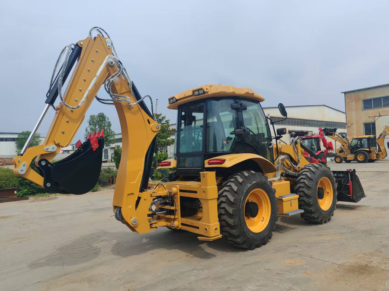 CATERPILLAR 4CX - Pelle sur pneus: photos 4 CATERPILLAR 4CX - Pelle sur pneus: photos 4