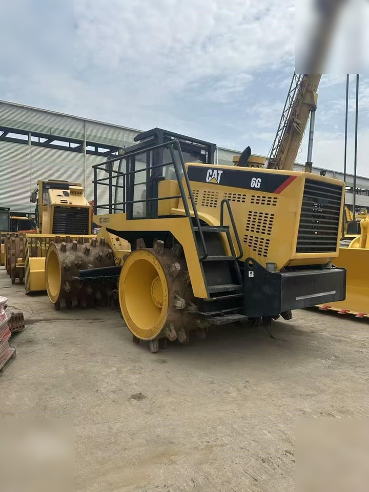 CATERPILLAR 816A - Compacteur à pieds de mouton/ Monocylindre: photos 4 CATERPILLAR 816A - Compacteur à pieds de mouton/ Monocylindre: photos 4