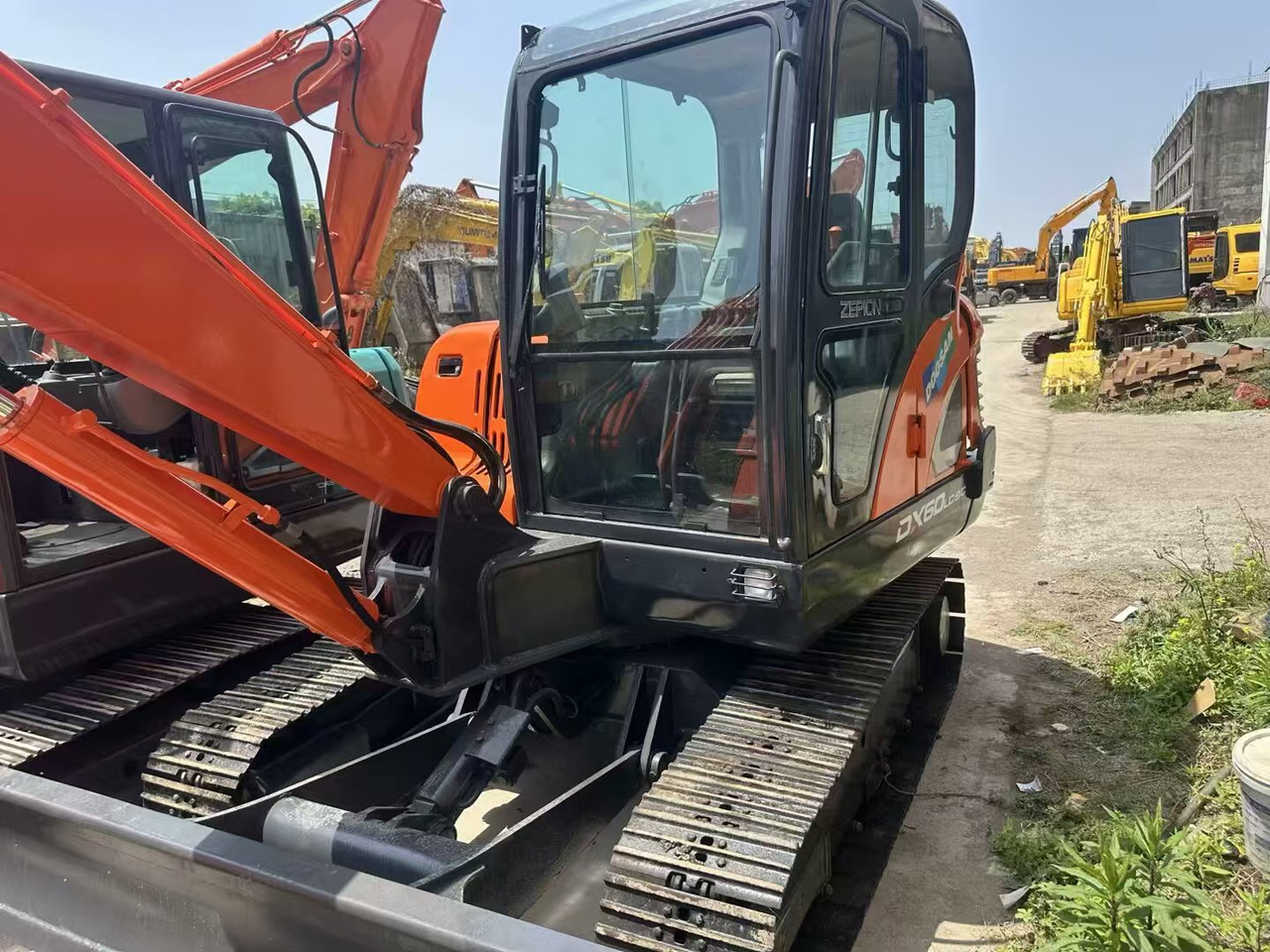 DOOSAN DX60 - Pelle sur chenille: photos 2 DOOSAN DX60 - Pelle sur chenille: photos 2