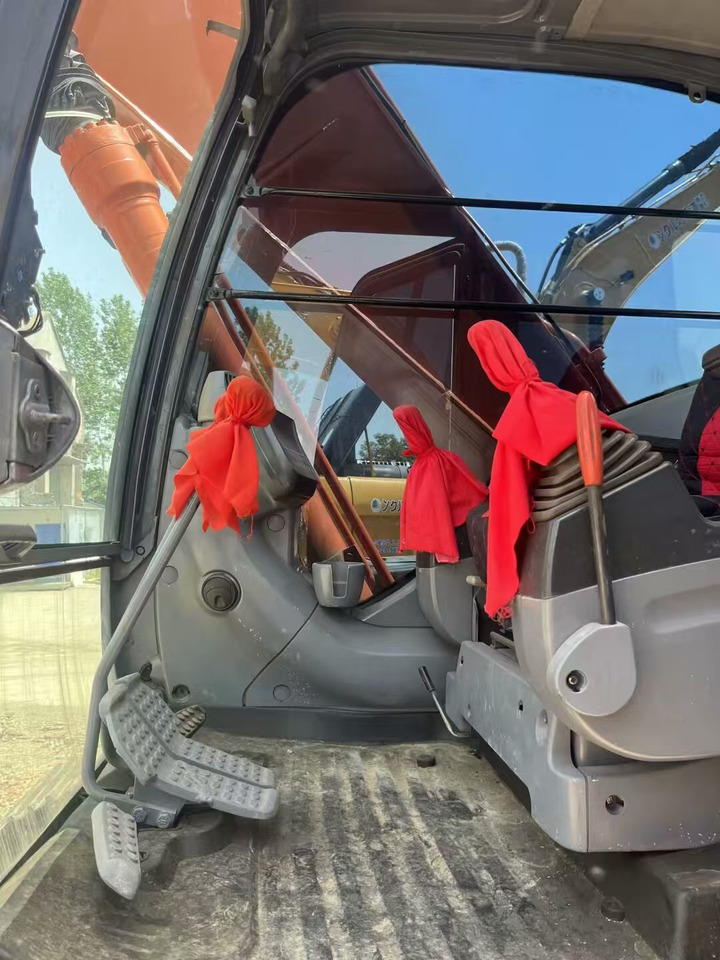 HITACHI ZX200 - Pelle sur chenille: photos 2 HITACHI ZX200 - Pelle sur chenille: photos 2