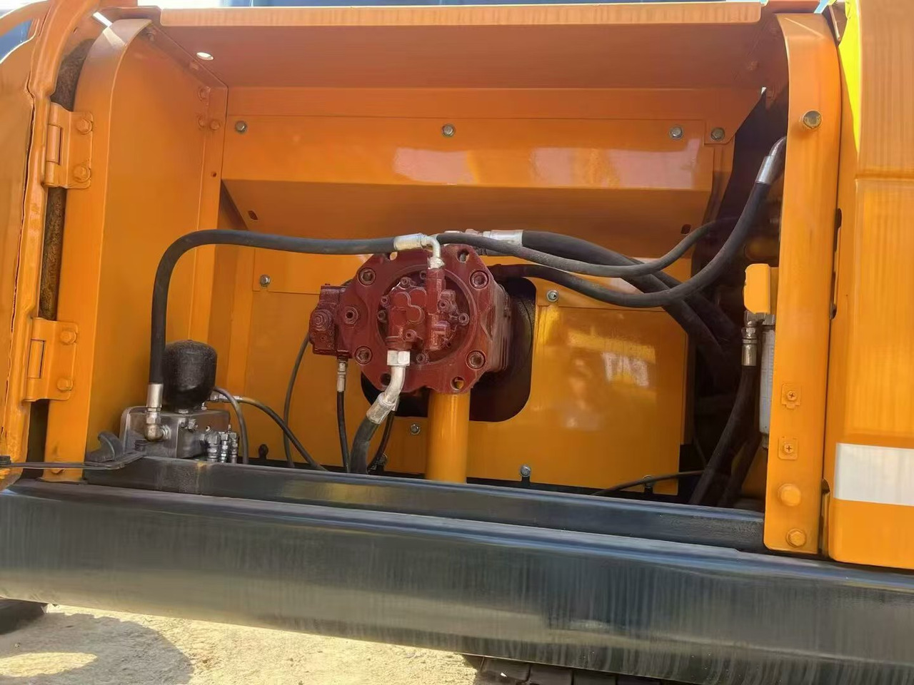 HYUNDAI R305-9 - Pelle sur chenille: photos 5 HYUNDAI R305-9 - Pelle sur chenille: photos 5