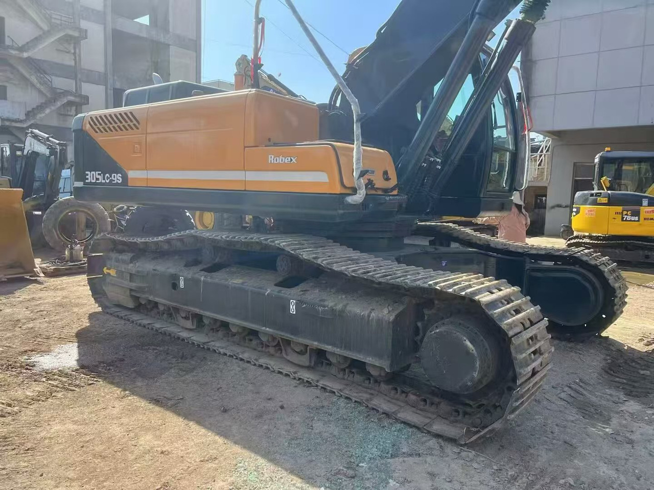HYUNDAI R305-9 - Pelle sur chenille: photos 2 HYUNDAI R305-9 - Pelle sur chenille: photos 2