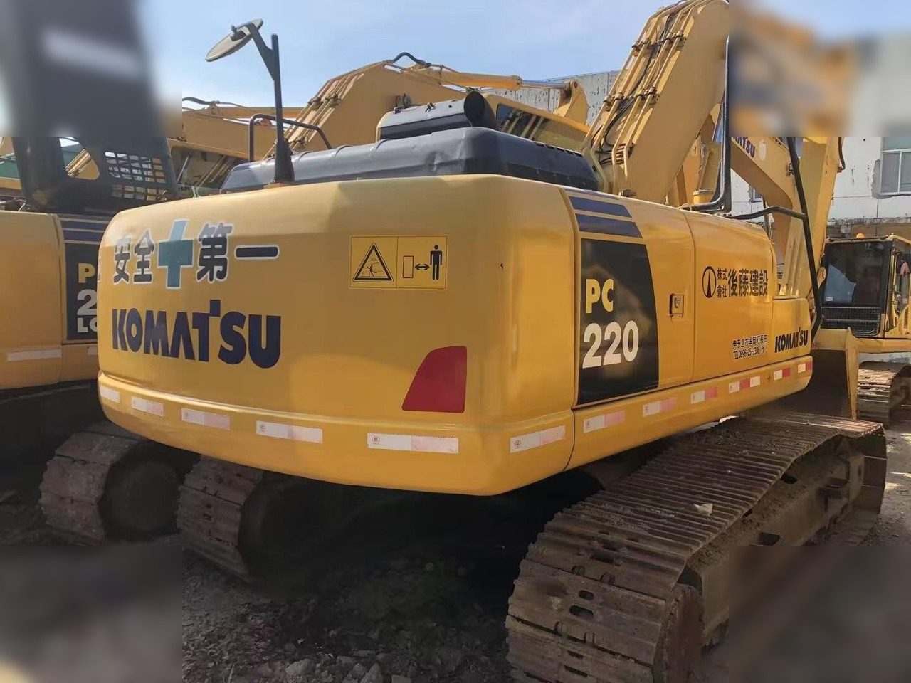 KOMATSU PC220-8 - Pelle sur chenille: photos 3 KOMATSU PC220-8 - Pelle sur chenille: photos 3
