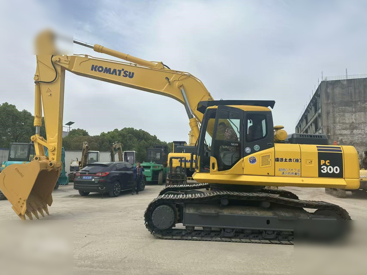 KOMATSU PC300-7 - Pelle sur chenille: photos 1 KOMATSU PC300-7 - Pelle sur chenille: photos 1