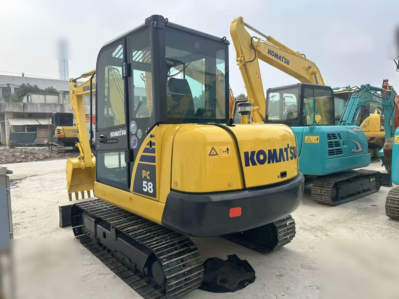 KOMATSU PC56-7 - Mini pelle: photos 1 KOMATSU PC56-7 - Mini pelle: photos 1