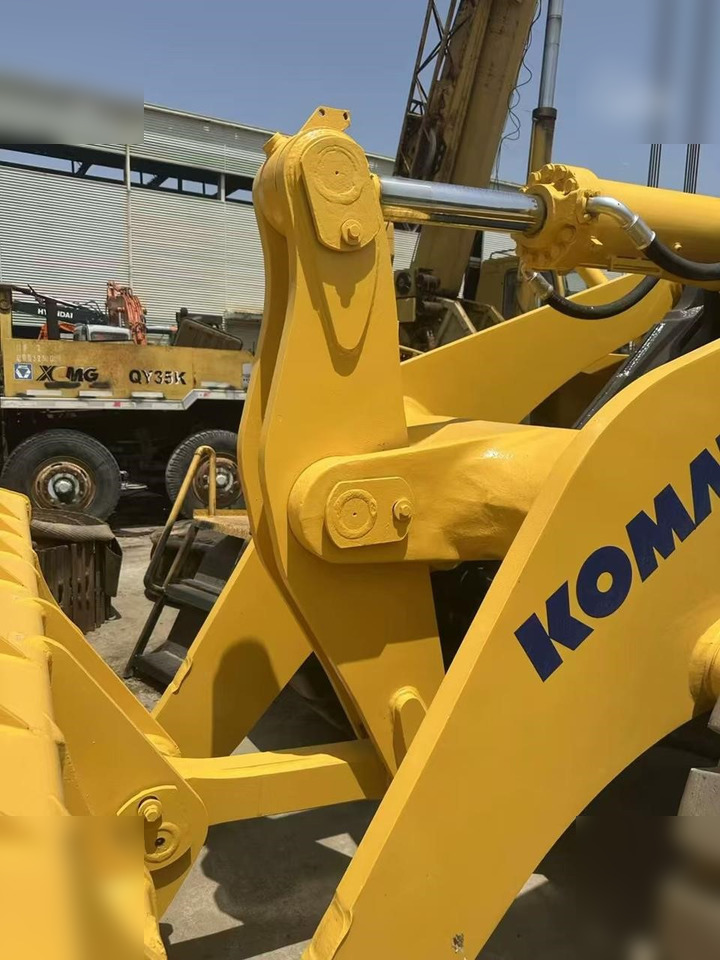 KOMATSU WA470-3 - Chargeuse sur pneus: photos 3 KOMATSU WA470-3 - Chargeuse sur pneus: photos 3