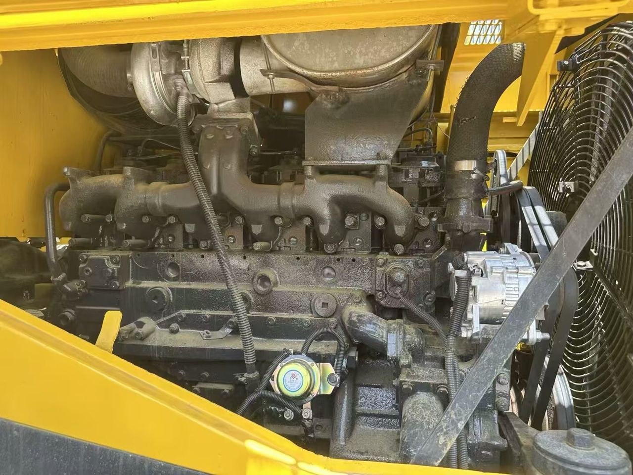 KOMATSU WA470 - Chargeuse sur pneus: photos 2 KOMATSU WA470 - Chargeuse sur pneus: photos 2