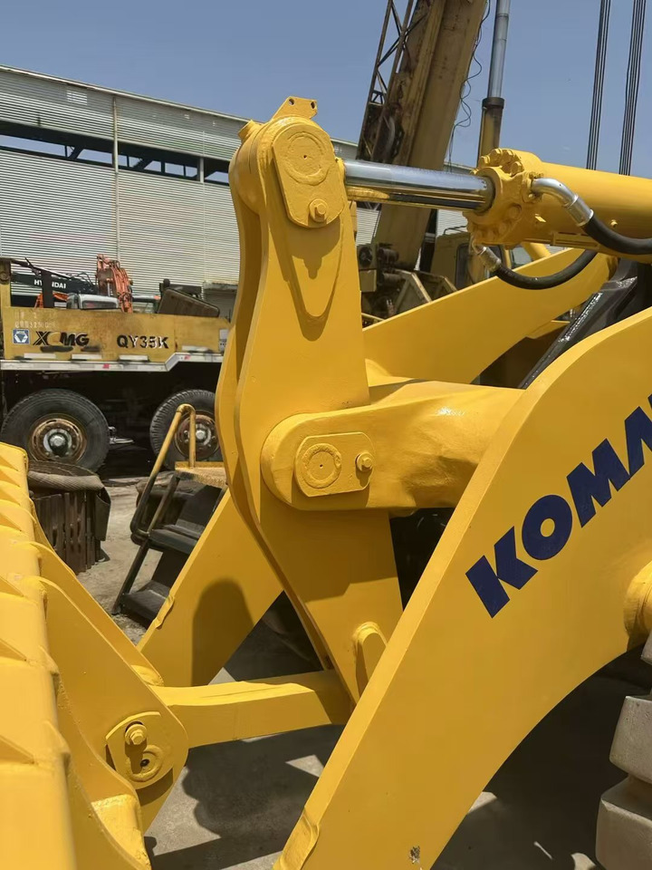 KOMATSU WA470 - Chargeuse sur pneus: photos 3 KOMATSU WA470 - Chargeuse sur pneus: photos 3