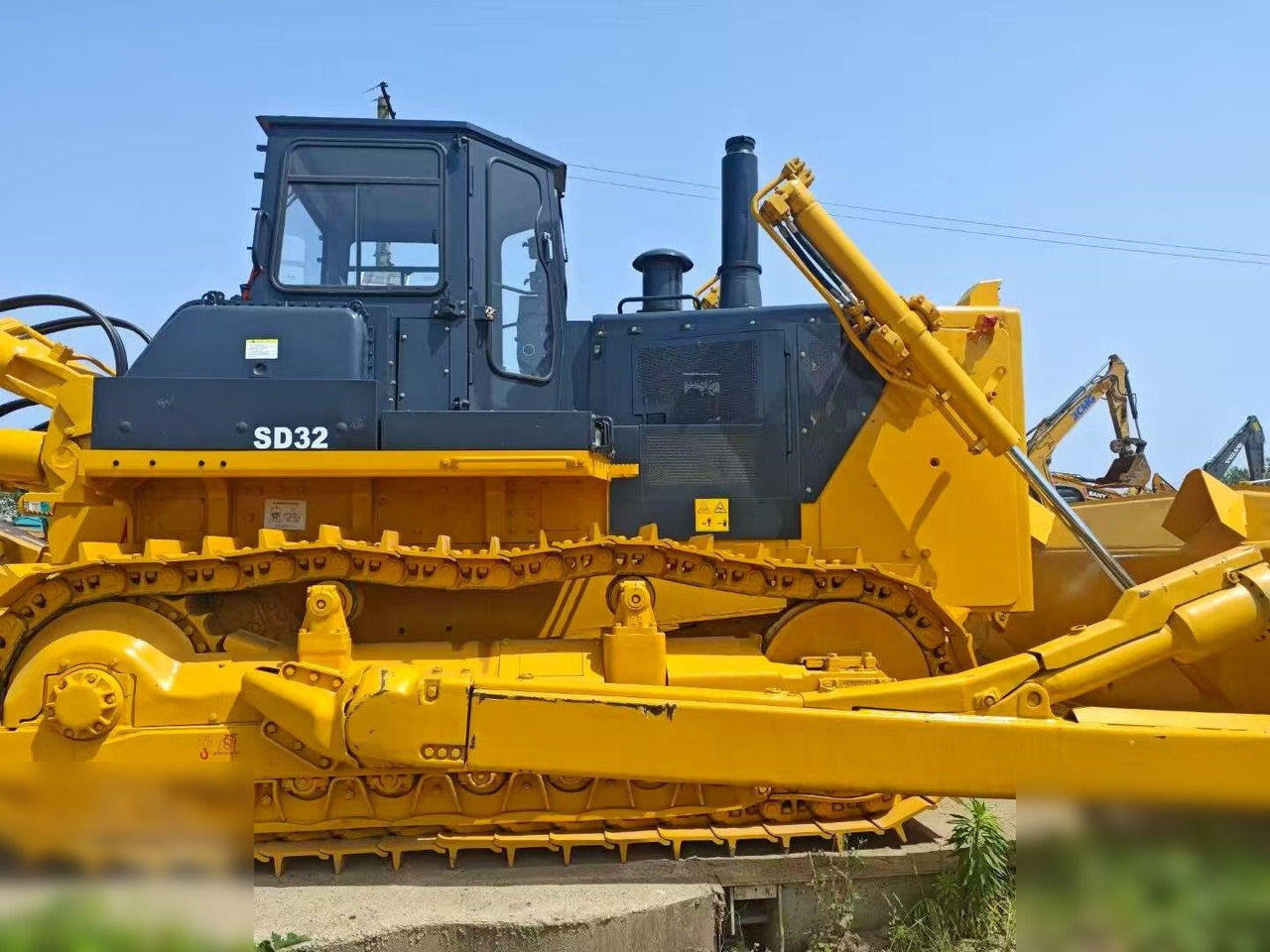 SHANTUI SD32 - Bulldozer: photos 1 SHANTUI SD32 - Bulldozer: photos 1