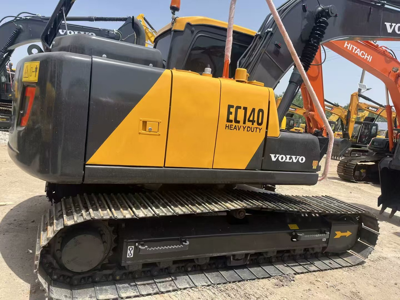 Volvo EC140 - Pelle sur chenille: photos 1 Volvo EC140 - Pelle sur chenille: photos 1