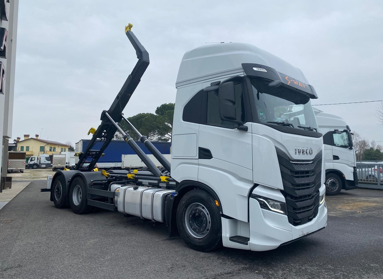 IVECO S-WAY AS260S48 - Camion: photos 2 IVECO S-WAY AS260S48 - Camion: photos 2