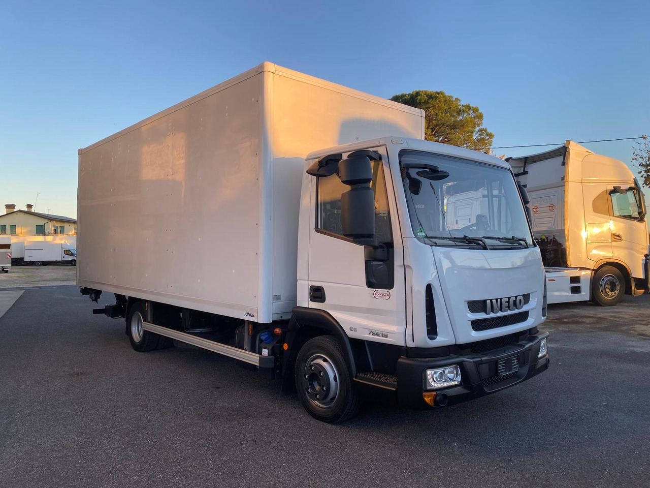 IVECO EUROCARGO 75E19 - Camion fourgon: photos 2 IVECO EUROCARGO 75E19 - Camion fourgon: photos 2
