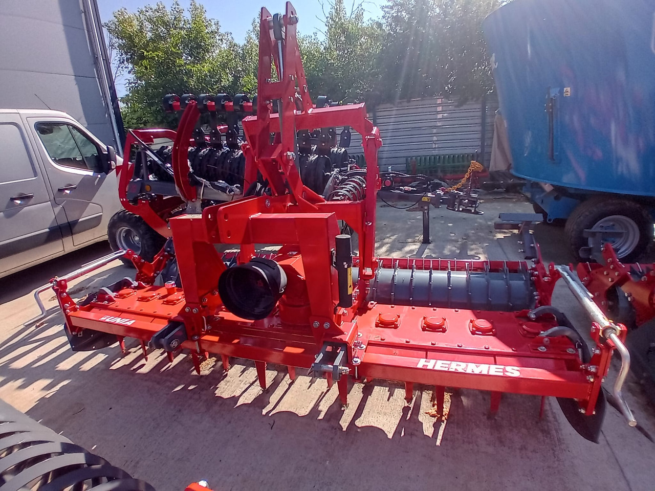 UNIA HERMES 3 - Herse rotative: photos 3 UNIA HERMES 3 - Herse rotative: photos 3