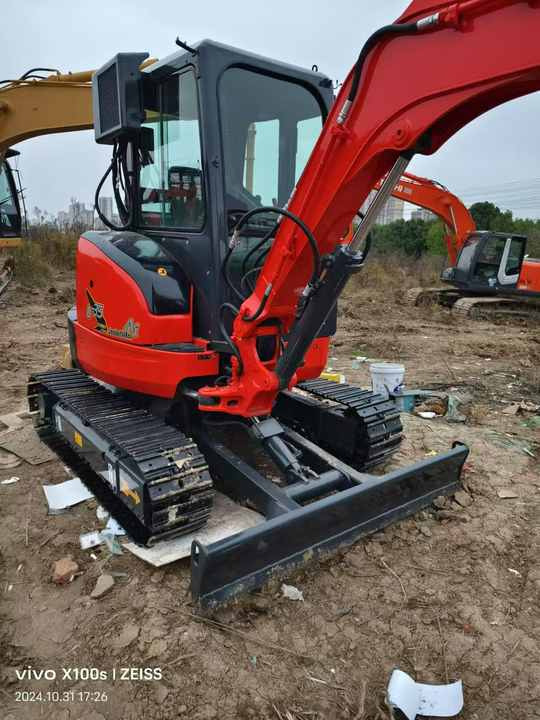 3TONS Good Quality Used Kubota U35 Hydraulic Excavator Used U25 U35 Mini Mxcavator Used Small Digger Kubota U35 - Mini pelle: photos 3 3TONS Good Quality Used Kubota U35 Hydraulic Excavator Used U25 U35 Mini Mxcavator Used Small Digger Kubota U35 - Mini pelle: photos 3