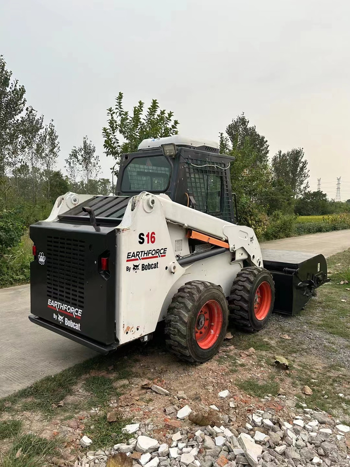 BOBCAT S16 - Mini chargeuse: photos 4 BOBCAT S16 - Mini chargeuse: photos 4