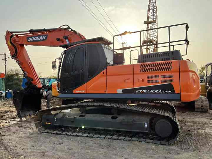 Doosan Construction Equipment Dx300 , Used Earth-moving Machine Doosan Excavator , Doosan Heavy Machines for Sale - Pelle sur chenille: photos 2 Doosan Construction Equipment Dx300 , Used Earth-moving Machine Doosan Excavator , Doosan Heavy Machines for Sale - Pelle sur chenille: photos 2