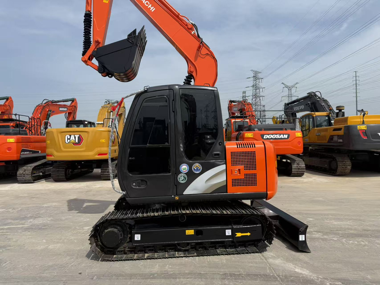 HITACHI Hitachi zx70 for sale in good price - Engins de chantier: photos 1 HITACHI Hitachi zx70 for sale in good price - Engins de chantier: photos 1