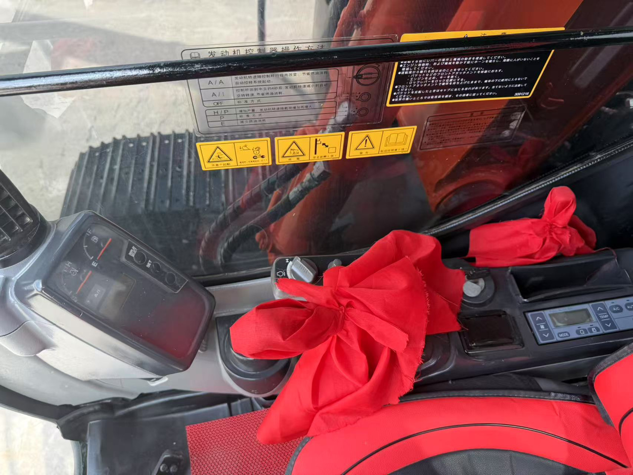 HITACHI Hitachi zx70 for sale in good price - Engins de chantier: photos 4 HITACHI Hitachi zx70 for sale in good price - Engins de chantier: photos 4