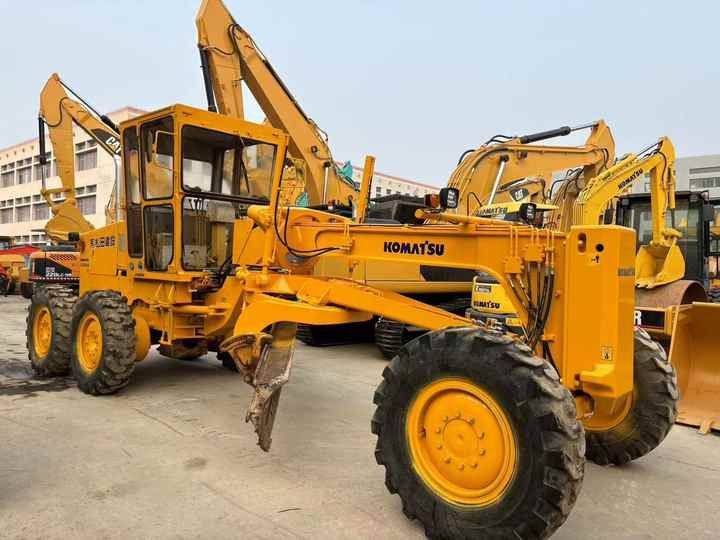 Excellent Condition Hot Selling Used Grader Komatsu GD511 for Sale in Hefei City Good Quality Cheap Price Good Condition - Niveleuse: photos 2 Excellent Condition Hot Selling Used Grader Komatsu GD511 for Sale in Hefei City Good Quality Cheap Price Good Condition - Niveleuse: photos 2