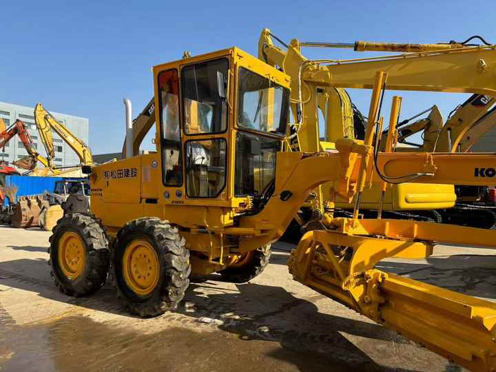 Excellent Condition Hot Selling Used Grader Komatsu GD511 for Sale in Hefei City Good Quality Cheap Price Good Condition - Niveleuse: photos 4 Excellent Condition Hot Selling Used Grader Komatsu GD511 for Sale in Hefei City Good Quality Cheap Price Good Condition - Niveleuse: photos 4