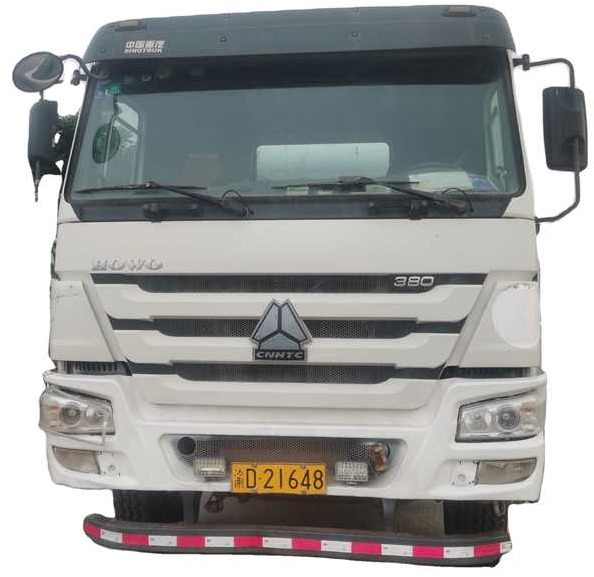 HOWO 15 Cubic Metre Used Concrete Mixer Truck for Sale - Camion malaxeur: photos 1 HOWO 15 Cubic Metre Used Concrete Mixer Truck for Sale - Camion malaxeur: photos 1