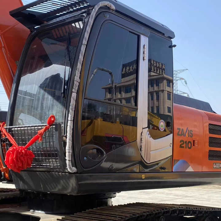 Hitachi Brand Zx210 Crawler Excavator 21tons Digger for Sale Used Hitachi Zx200 210 350 Excavator in Stock on Sale - Pelle sur chenille: photos 1 Hitachi Brand Zx210 Crawler Excavator 21tons Digger for Sale Used Hitachi Zx200 210 350 Excavator in Stock on Sale - Pelle sur chenille: photos 1