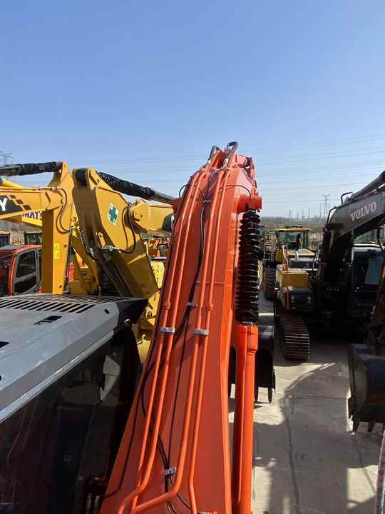 Hitachi Brand Zx210 Crawler Excavator 21tons Digger for Sale Used Hitachi Zx200 210 350 Excavator in Stock on Sale - Pelle sur chenille: photos 5 Hitachi Brand Zx210 Crawler Excavator 21tons Digger for Sale Used Hitachi Zx200 210 350 Excavator in Stock on Sale - Pelle sur chenille: photos 5