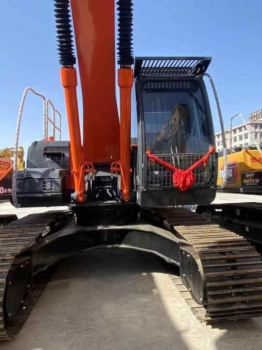 Hitachi Brand Zx210 Crawler Excavator 21tons Digger for Sale Used Hitachi Zx200 210 350 Excavator in Stock on Sale - Pelle sur chenille: photos 3 Hitachi Brand Zx210 Crawler Excavator 21tons Digger for Sale Used Hitachi Zx200 210 350 Excavator in Stock on Sale - Pelle sur chenille: photos 3