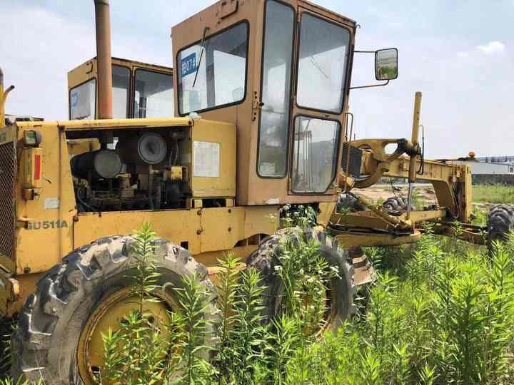 Japan Komatsu GD511 Motor Grader Cheap Price Komatsu Road Grader GD511 Good Condition in China - Niveleuse: photos 2 Japan Komatsu GD511 Motor Grader Cheap Price Komatsu Road Grader GD511 Good Condition in China - Niveleuse: photos 2