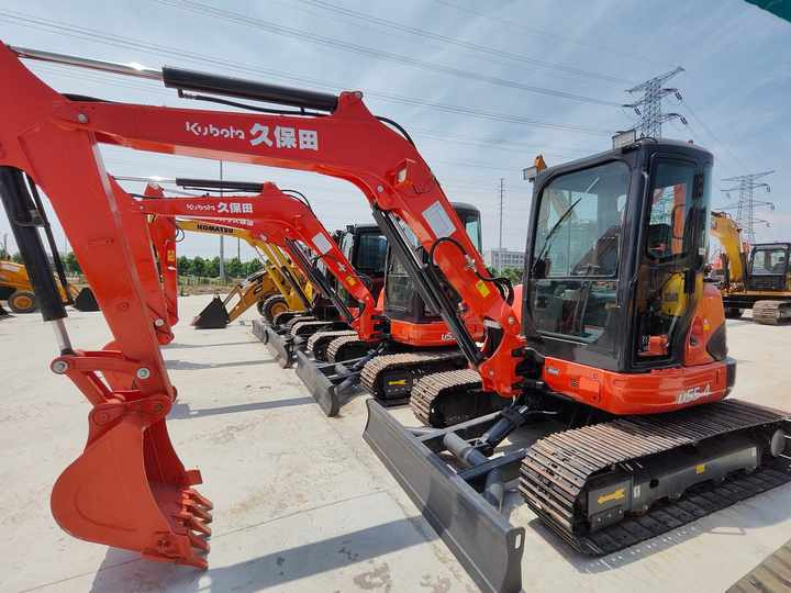 Perfect Condition Kubota U55-4 Japan Brand Mini Excavator with Pusher for Sale 90% Brand New Mini Kubota U25 35 55 5tons - Mini pelle: photos 5 Perfect Condition Kubota U55-4 Japan Brand Mini Excavator with Pusher for Sale 90% Brand New Mini Kubota U25 35 55 5tons - Mini pelle: photos 5