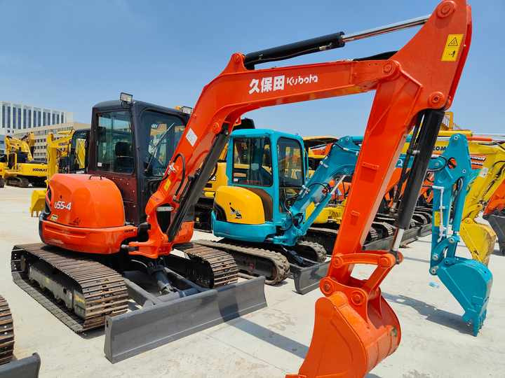 Perfect Condition Kubota U55-4 Japan Brand Mini Excavator with Pusher for Sale 90% Brand New Mini Kubota U25 35 55 5tons - Mini pelle: photos 4 Perfect Condition Kubota U55-4 Japan Brand Mini Excavator with Pusher for Sale 90% Brand New Mini Kubota U25 35 55 5tons - Mini pelle: photos 4