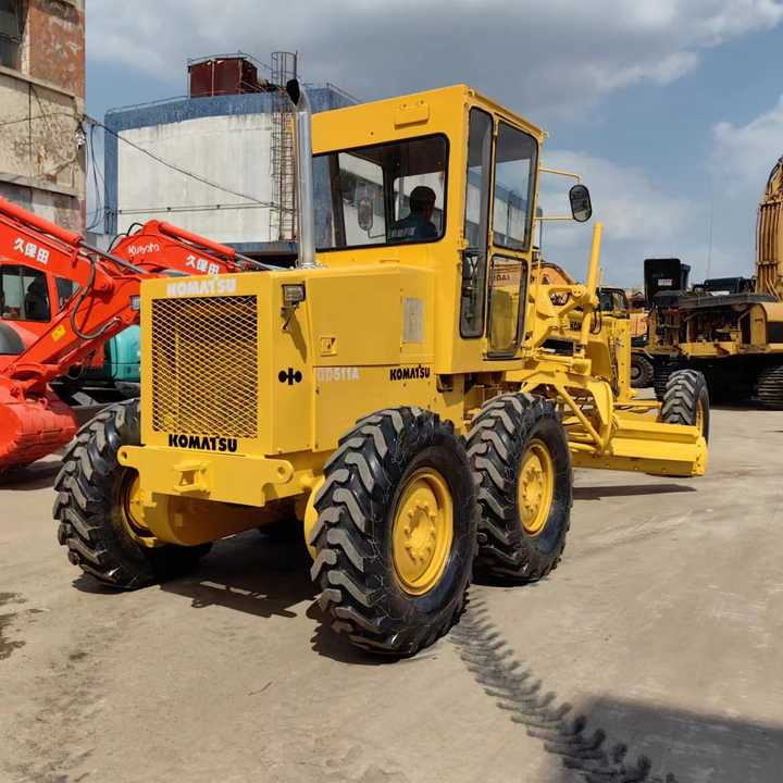 USED Komatsu GD511 Grader with Good Condition for Sale - Niveleuse: photos 5 USED Komatsu GD511 Grader with Good Condition for Sale - Niveleuse: photos 5